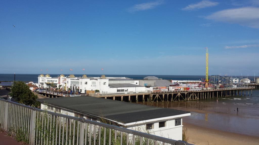 The Sandrock Clacton-on-Sea Exterior photo